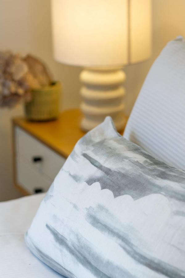 Cashel Street Hideaway 2 Bed 2 Bath Apartment ไครสต์เชิร์ช ภายนอก รูปภาพ
