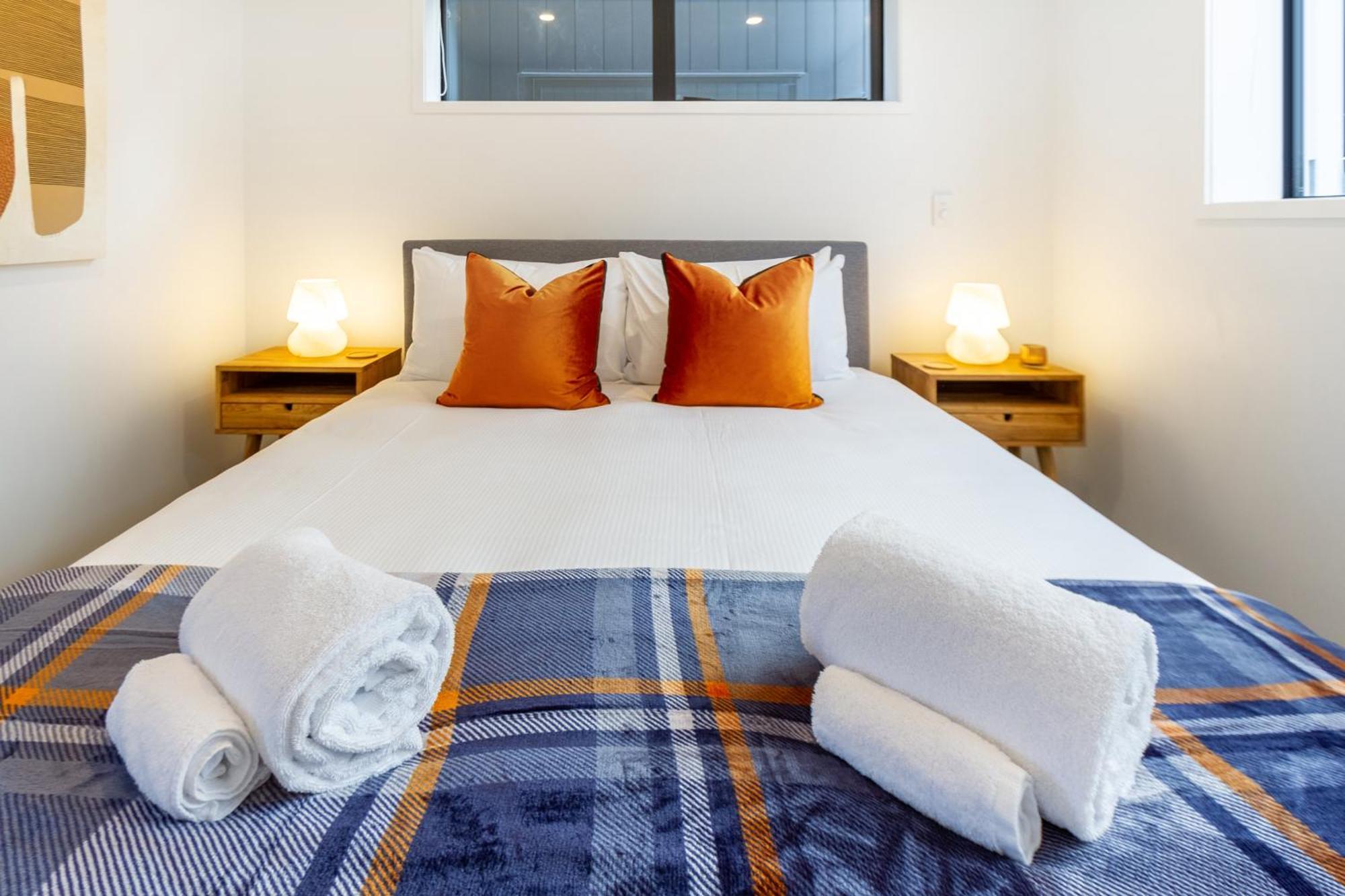 Cashel Street Hideaway 2 Bed 2 Bath Apartment ไครสต์เชิร์ช ภายนอก รูปภาพ